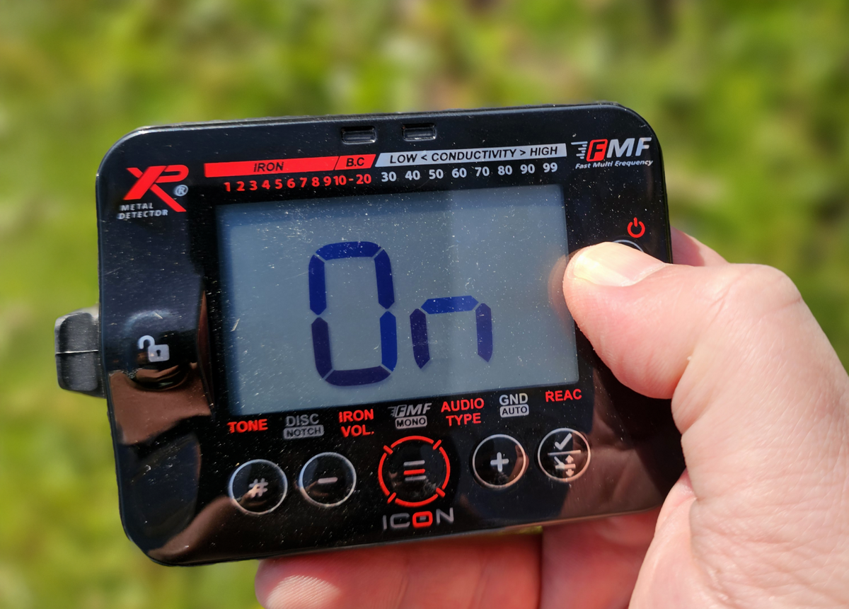 XP Icon Wireless Multi frequency Metal Detector